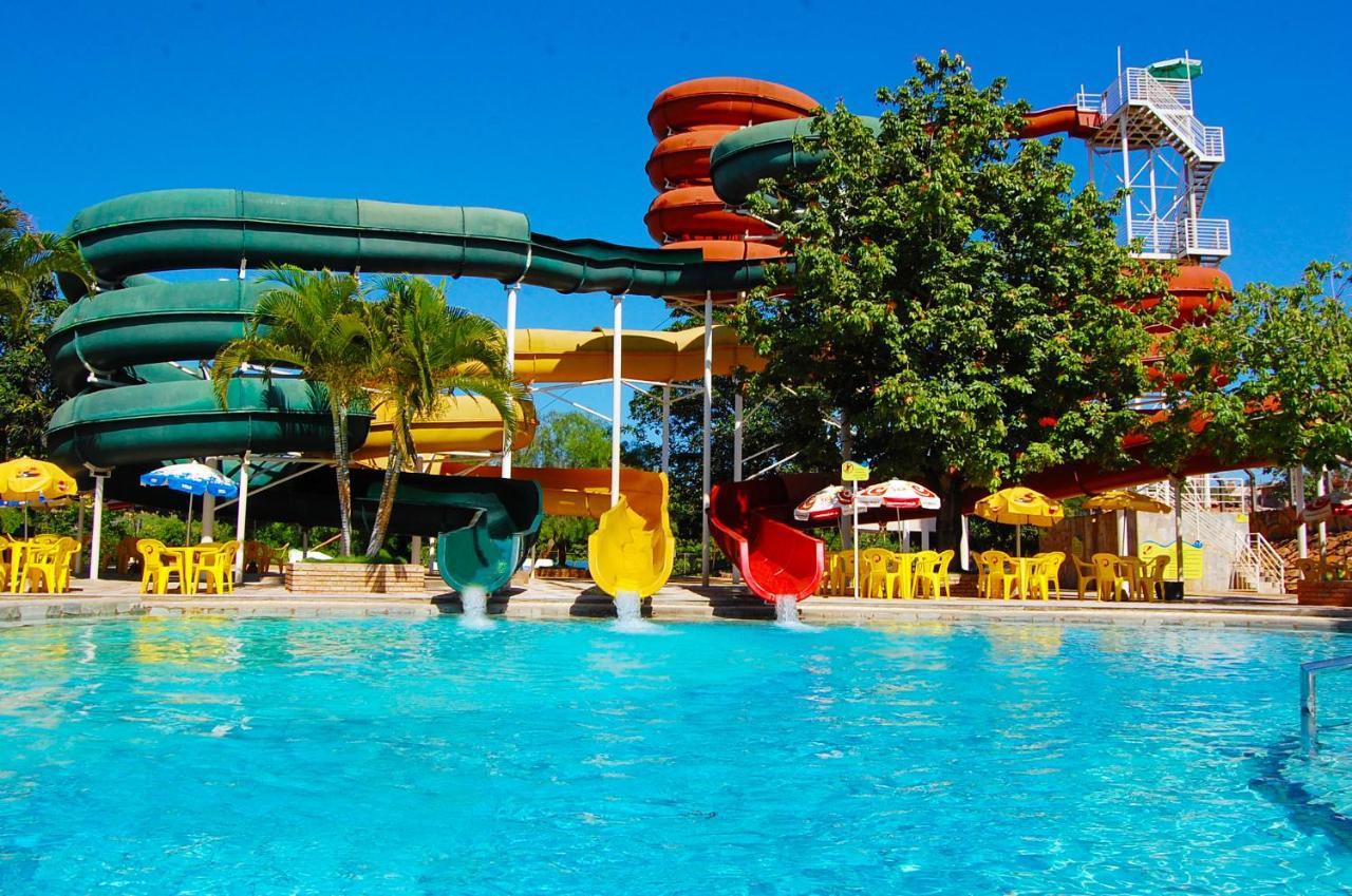 Caldas Novas Imperio Romano Com 1 Dia No Acqua Park Bagian luar foto